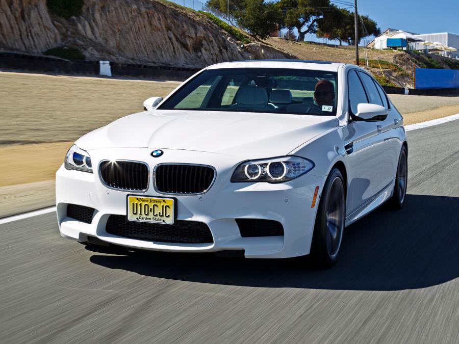  BMW M5 2011 года  (US) (фото 16 из 24)